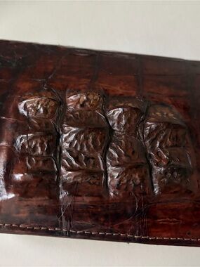 Elegant Crocodile-Texture Crossbody Bag in Deep Brown